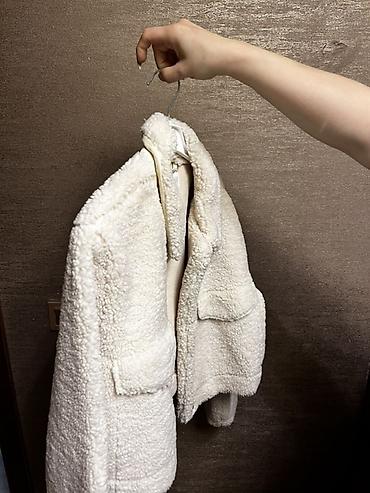 deri jaket: Defacto qadın qısa şerpa/jilet tipli jaket - Rəng: krem/ağ - Material — 2