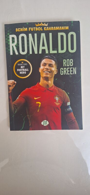 maraqlı kitablar: Ronaldonun həyatı ilə bağlı çox maraqlı kitab üzərində Ronaldanun