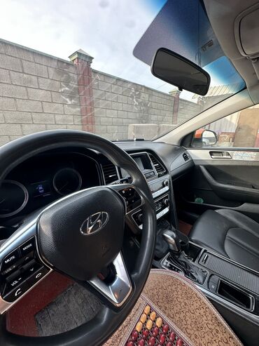 Hyundai: Hyundai Sonata: 2018 г., 2 л, Автомат, Газ, Седан at lalafo.kg — 4 Hyundai: Hyundai Sonata: 2018 г., 2 л, Автомат, Газ, Седан — 4