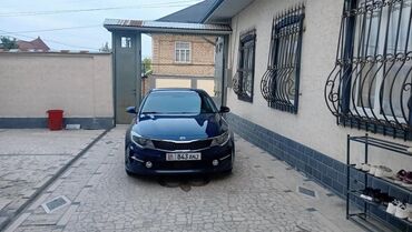 авто ока: Автомобиль Kia Optima в глубоком синем цвете, представленный в кузове