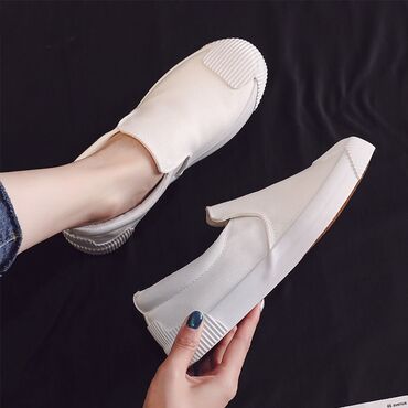 обувь белая: Продаю новые 39р маломерки на 38р #женскиекроссовки #женскиекеды