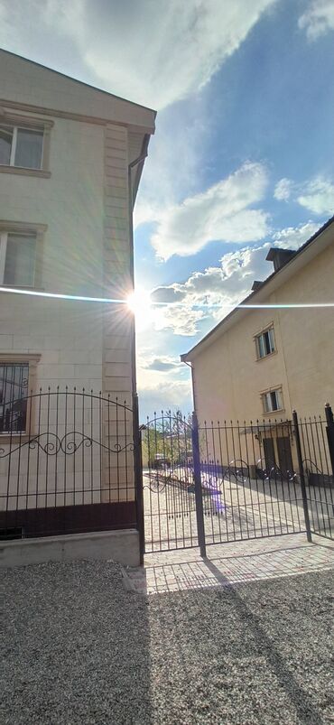 Продажа квартир: 1 комната, 30 м², 3 этаж, 2018 г., Бронированные двери, С мебелью, Парковка