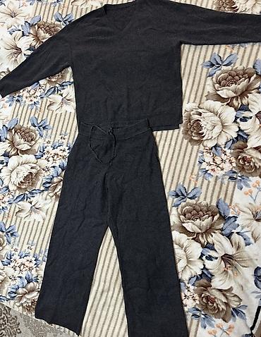 Брючные костюмы: Женские вещи набором: 1) Двойка бордового цвета из мягкого трикотажа — 4