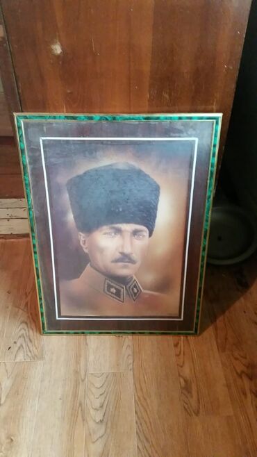 Şəkillər, tablolar: Əl ilişi,.
Atatürk