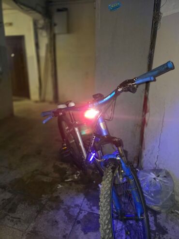 Stəkanlar: Yeni Trek velosipedi Trek, 26", sürətlərin sayı: 27, Ünvandan götürmə, Ödənişli çatdırılma