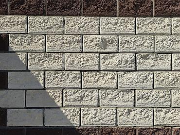 каменные плиты: Рванный кирпич/белый мрамор 55шт — 2
