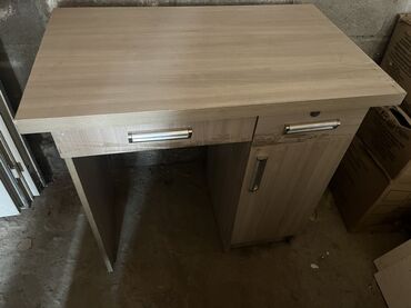 столы для офиса: Компьютерный стол, С полками