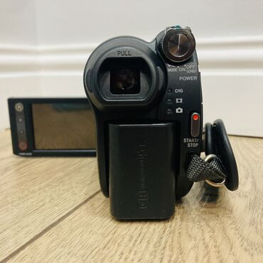 мини видеокамера: Продается видеокамера Sony Handycam,почти не пользовалисьможно