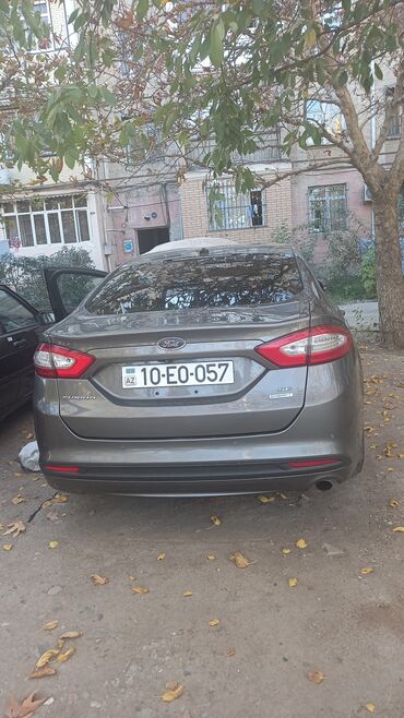 Ford: Ford Fusion (interyer və texnologiya detalları) - Rəqəmsal/analoq — 8