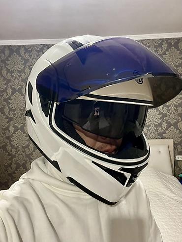 мотоциклетные очки: Белый мотошлем-интеграл ORZ Helmets с ярким синим зеркальным визором — 2