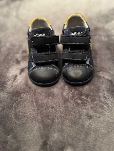 h m sandale za bebe: Gležnjače, Ciciban, Veličina - 21