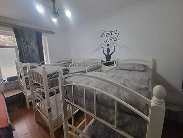 1 otaql: Hostel 1 neferin qalmasi 10 azn.ayliq qalanlara endirim olacaq.elave — 4