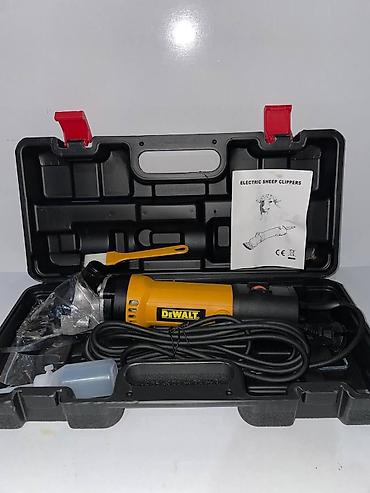 Животные: Электрическая машинка для стрижки овец DeWalt в комплекте с кейсом — 1