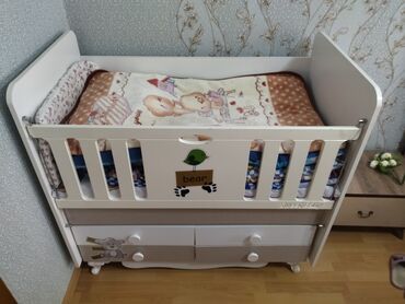 Oğlan və qız üçün, İşlənmiş, Dördbucaq, Beşik, Dəstsiz, Matras ilə, Yellənmə mexanizmsiz