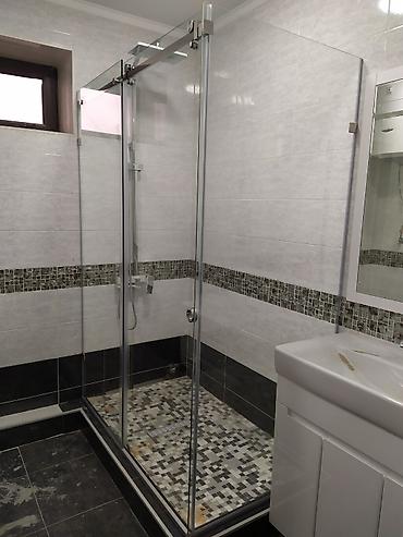 Душевые перегородки и ограждения: Душевая кабина, перегородка. душевая перегородка, закалённое стекло — 21