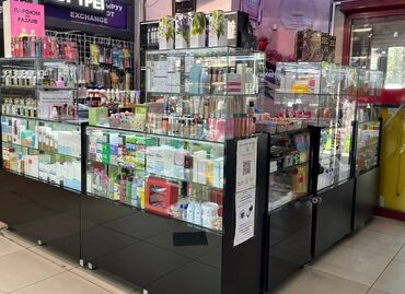 срочно продаю готовые бизнес продуктовый: Продаю готовый бизнес! 3 островка с косметикой и парфюмом Работаем 9