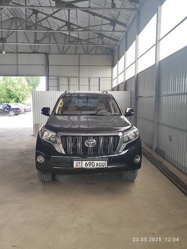 toyota land cruiser 70: Автомобиль Toyota Land Cruiser Prado в черном цвете. Этот внедорожник