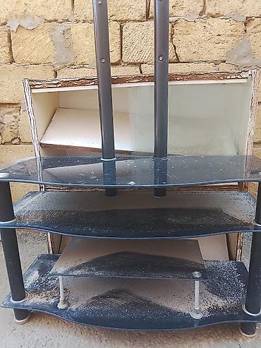 televizor alti alcıpan: Şüşə rəfli TV stendi - Material: qalın tünd şüşə rəflər, metal — 1