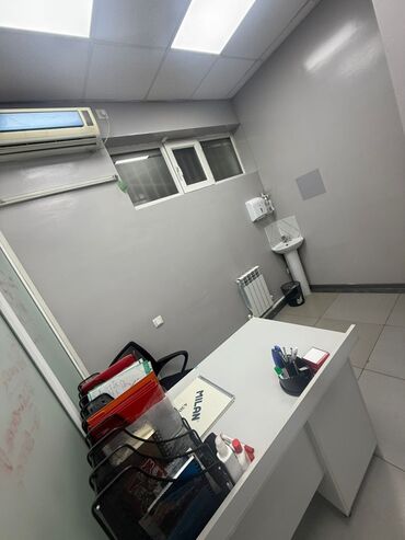 оборудование для парикмахер: Медицинский кабинет - Планировка: два смежных кабинета, разделённые