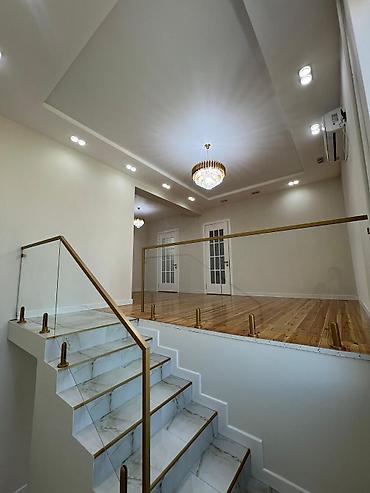 Продажа коттеджей и домов: Просторный дом с современным интерьером и качественной отделкой. - — 12