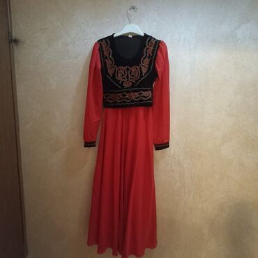 palto razmer 42: Вечернее платье, XL (EU 42)