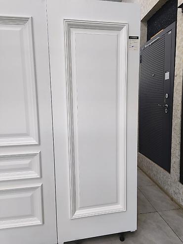 Ağ rəngli klassik interyer qapısı - Üslub: klassik panelli dizayn