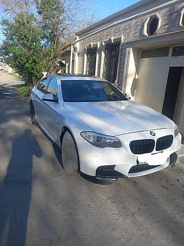 bmw z4 satilir: BMW 5 Series sedan (F10) – ağ rəng, M‑paket üslublu eksteryer. masin — 1