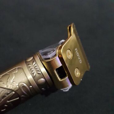 Trimeri za precizno uklanjanje dlačica: Masinica za precizno šišanje sa displejem Mašinica je bežična, puni — 7