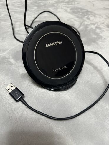 samsung not8: Продам беспроводную зарядку Samsung. Состояние отличное, как новая