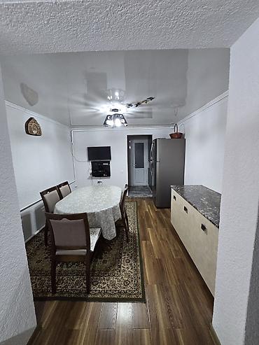 Продажа коттеджей и домов: -Срочно продается двух комнатная квартира в барачном доме, вход — 12