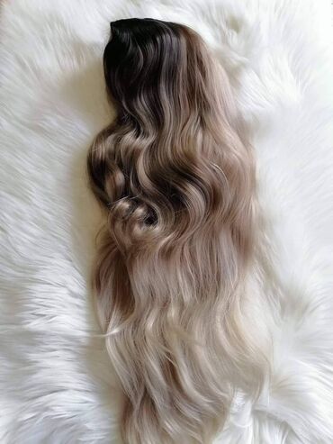 Perike i klipse: Perike
Cena 3200din — 5