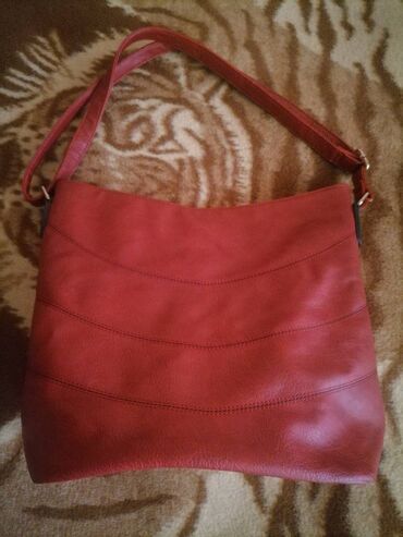 avon torba za plazu: Na prodaju crvena kožna torba, takoreći nova