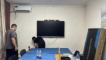 best comp: LED-телевизор Skyworth Google TV Установка 👨🏻‍🔧 - Большой плоский — 1