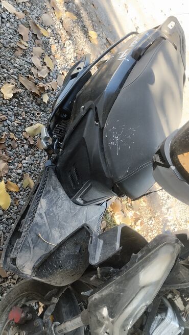 ремень для скутера: Скутер/электроскутер (черный), база и рама целые, пластик частично