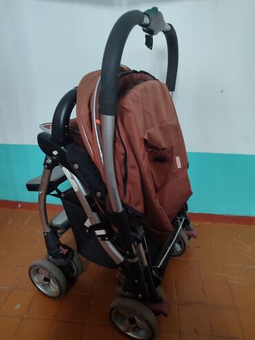 коляски для ребёнка: Коляска, цвет - Коричневый, Б/у