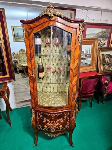 Stilske vitrine: Vitrina u stilu Luja XV, u intarziji sa dve staklene police i dve na lalafo.rs — 9 Stilske vitrine: Vitrina u stilu Luja XV, u intarziji sa dve staklene police i dve — 9