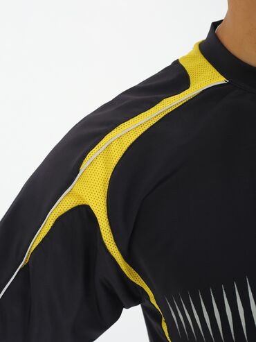 Футболки: Футболка UMBRO AS045 Материал: Climacool Цена 1200 с. размеры от — 7