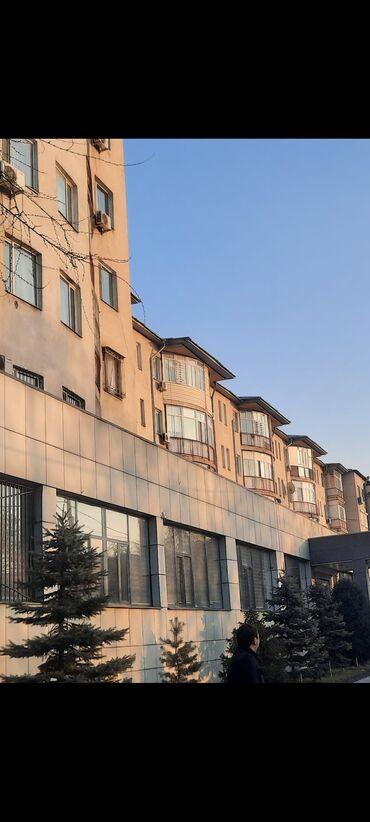3 комнатная квартира продажа: Продается 3х комн.кв. 94 кв.м. в центре города вместе с паркингом.Дом
