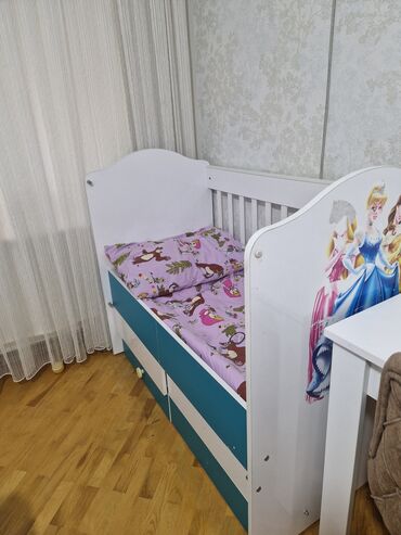 şirin uşaq şəkilləri: Qız üçün, Çarpayı, Bazasız, Matras ilə, Siyirməli