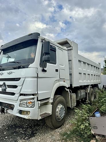 трактор дыты: Самосвал HOWO 375 белого цвета с высокой металлической самосвальной — 2