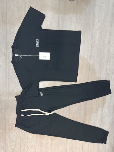 мужской спартивка: Спортивный костюм Hugo Boss черного цвета. Состоит из футболки с