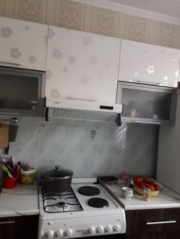 кухонная вытяжка 700: Кухонный гарнитур, цвет - Белый, Б/у
