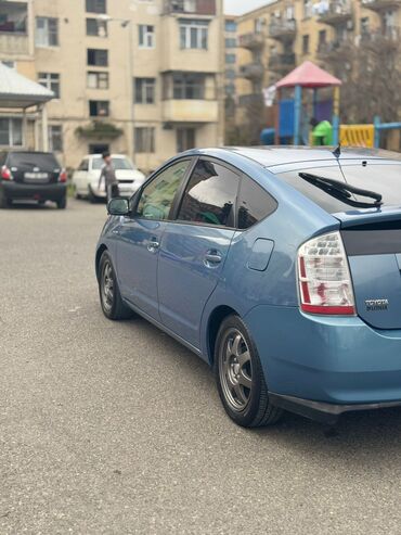 Toyota: Toyota Prius: 7.6 l | 2007 il Hetçbek