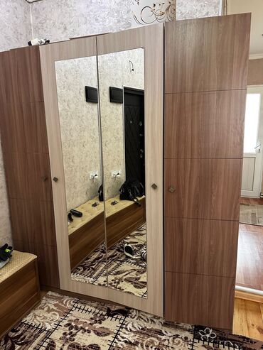 Masalar və oturacaqlar: İşlənmiş, Açılan, Düz dolab, Qarderob, paltar dolabı