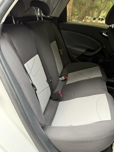Seat: Seat Ibiza: 1.4 l | 2014 il 290000 km Universal — 12
