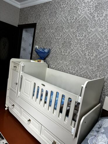 Beşiklər: Oğlan və qız üçün, Dördbucaq, Beşik, Dəst ilə, Matras ilə, Yellənmə mexanizmsiz