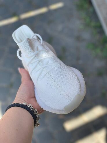 Patike: Adidas Yeezy Boost 350 patike

Novo
Brojevi 36 do 46 — 3