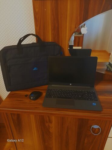 Masaüstü kompüterlər və iş stansiyaları: İşlənmiş HP EliteBook, 15.6 ", Intel Core i3, 256 GB, Ünvandan götürmə