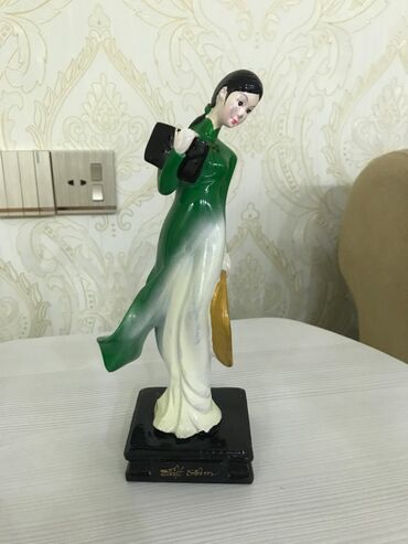 Heykəlciklər: Dubaydan alinib suvenirler.Tovuzqusu 110 azn Kitay qiz 70 azn — 5