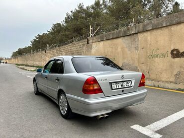 Mercedes-Benz: Mercedes-Benz 220: 2.2 l | 1995 il Sedan — 8